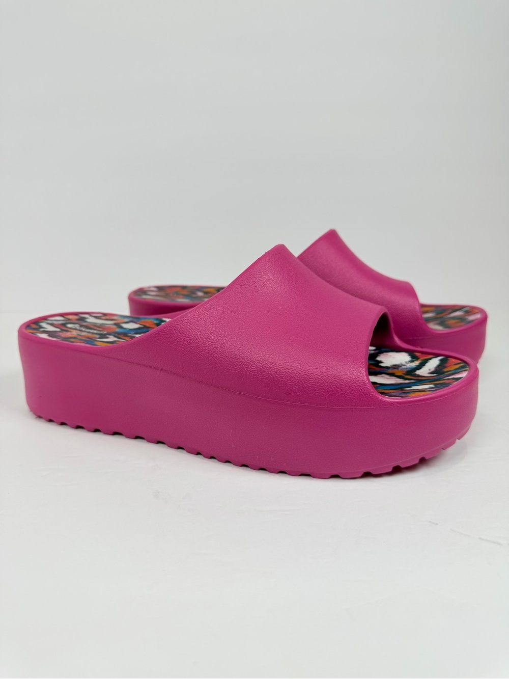 BareTraps Fuchsia Platform Slide Mules Size 10